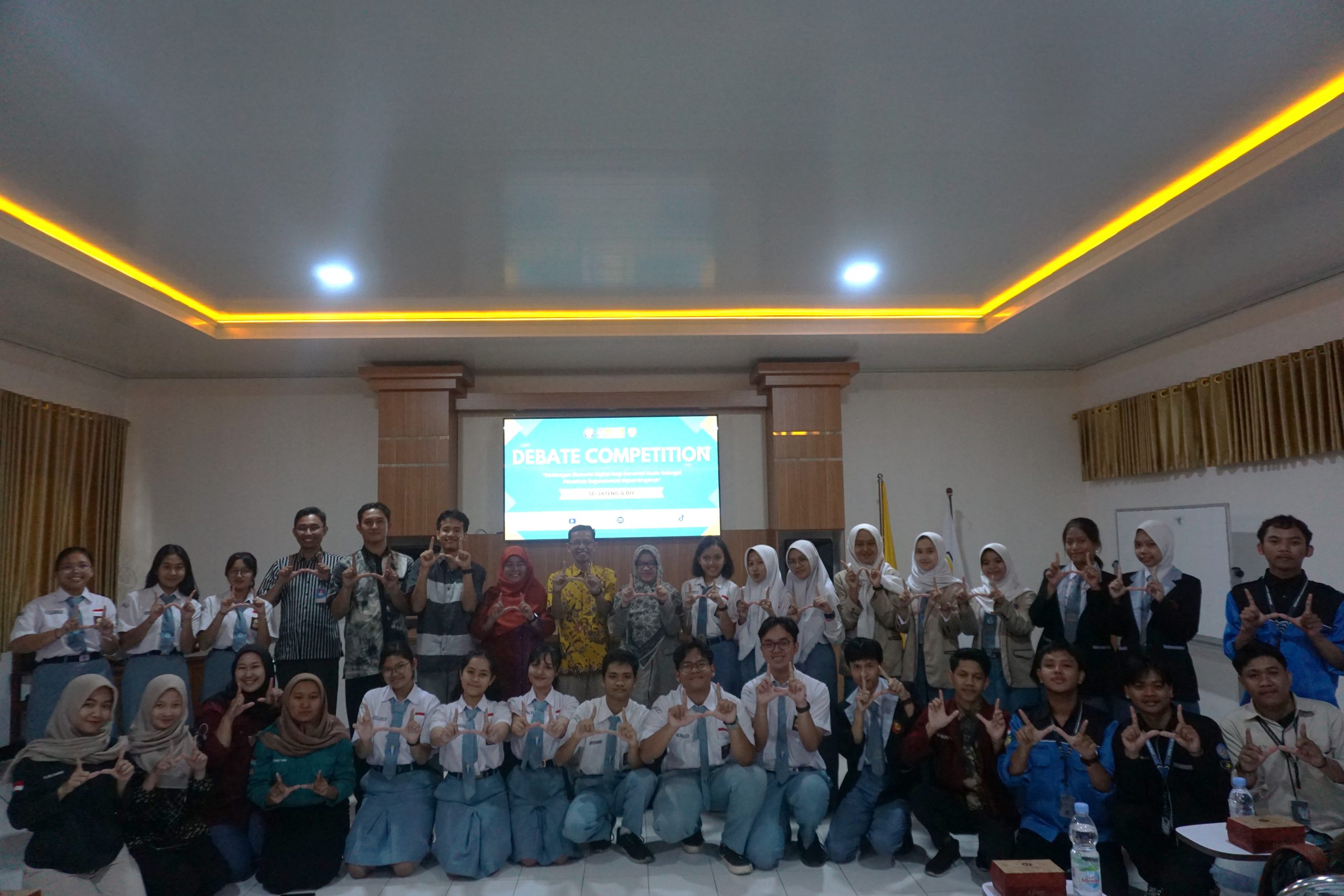 HMA FEB UNIMMA Selenggarakan Debat Competition 2024 Tingkat Jawa Tengah – DIY