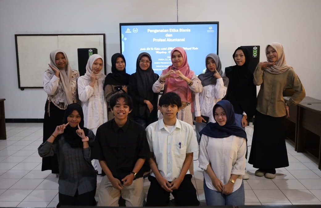 Siswa SMA dan SMK Wilayah Kedu Rasakan Pengalaman Kuliah melalui Program Sit In Class di FEB Unimma